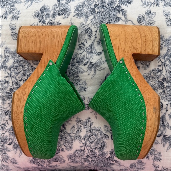 Charlotte Stone Marlo Clogs in Hot Mint Green Embossed Leather - Picture 4 of 12